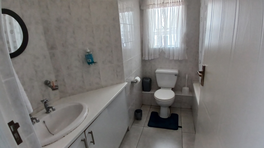 To Let 2 Bedroom Property for Rent in Summerstrand Eastern Cape